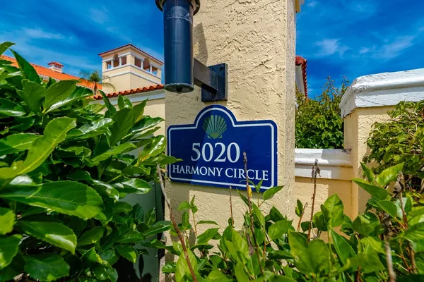 Property Slideshow image 2 of 36 | 5020 harmony cir 201, Vero Beach, FL, 32967