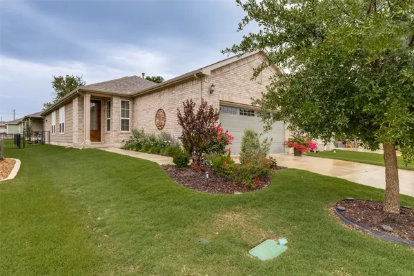Property Slideshow image 2 of 40 | 702 saratoga ln, Georgetown, TX, 78633