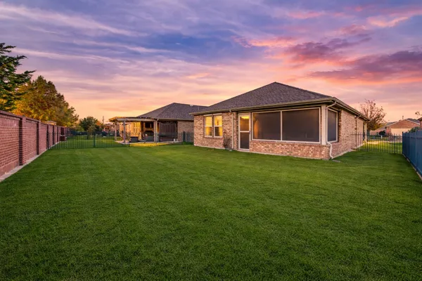 Property Slideshow image 2 of 32 | 2325 beachfront dr, Frisco, TX, 75036