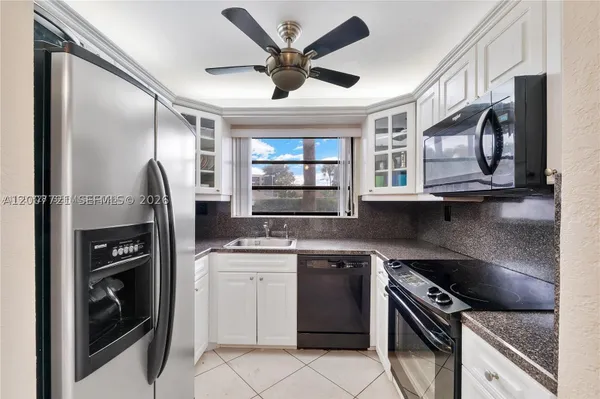 Property Slideshow image 3 of 10 | 1101 colony point cir 101, Pembroke Pines, FL, 33026