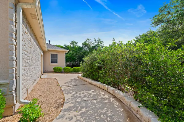 Property Slideshow image 3 of 39 | 106 wild turkey ln, Georgetown, TX, 78633