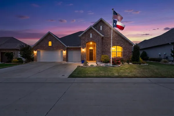 Property Slideshow image 2 of 40 | 8008 american way, Denton, TX, 76207