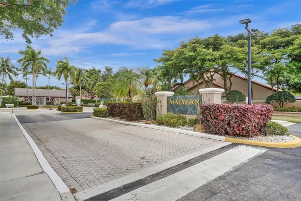 Property Slideshow image 2 of 42 | 9743 malvern dr, Tamarac, FL, 33321