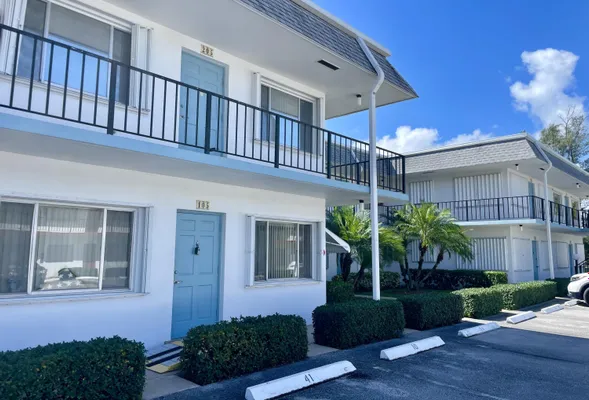 Property Slideshow image 3 of 29 | 2880 lake osborne dr 205, ,, FL, 33461