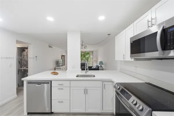 Property Slideshow image 3 of 25 | 7950 w mcnab rd 222, Tamarac, FL, 33321