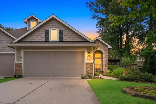 Property Slideshow image 2 of 30 | 194 w kentwick pl, Conroe, TX, 77384