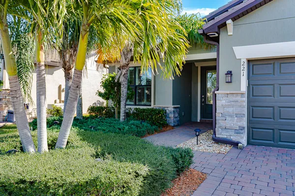 Property Slideshow image 3 of 60 | 221 se longview dr, Port St Lucie, FL, 34984