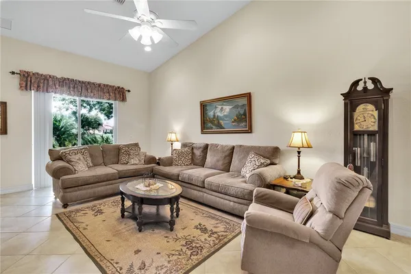 Property Slideshow image 3 of 36 | 6500 oxford cir 103c, Vero Beach, FL, 32966