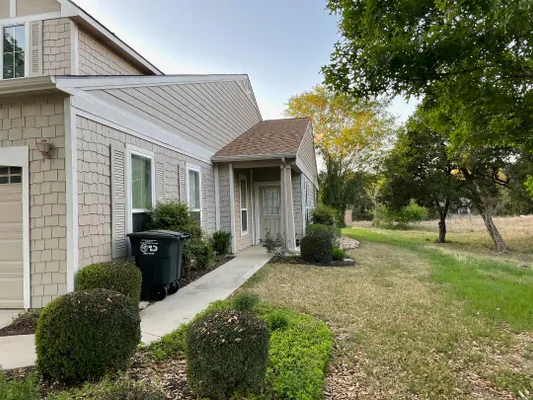 Property Slideshow image 2 of 30 | 319 essex ln, Georgetown, TX, 78633