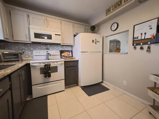 Property Slideshow image 3 of 14 | 4640 lucerne lakes blvd 404, Lake Worth, FL, 33467