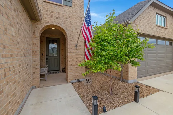 Property Slideshow image 2 of 27 | 9812 stonefield way, Denton, TX, 76207