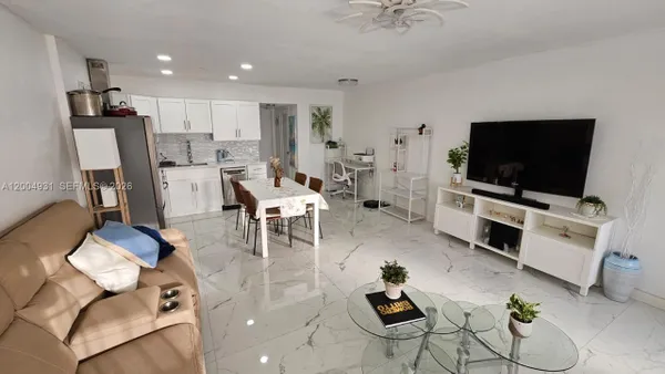 Property Slideshow image 3 of 34 | 340 s oakridge s 340, Deerfield Beach, FL, 33442