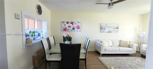 Property Slideshow image 3 of 20 | 2200 park ln 302, Hollywood, FL, 33021