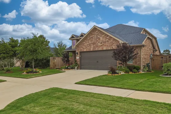 Property Slideshow image 2 of 50 | 5803 pedernales bend ln, Fulshear, TX, 77441