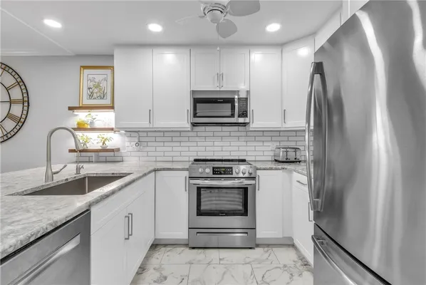 Property Slideshow image 2 of 36 | 24 plantation dr 205, Vero Beach, FL, 32966