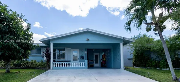 Property Slideshow image 2 of 35 | 4518 nw 45th ct, Tamarac, FL, 33319