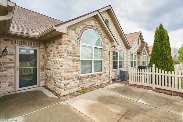 Property Slideshow image 3 of 21 | 1915 woods dr, Streetsboro, OH, 44241