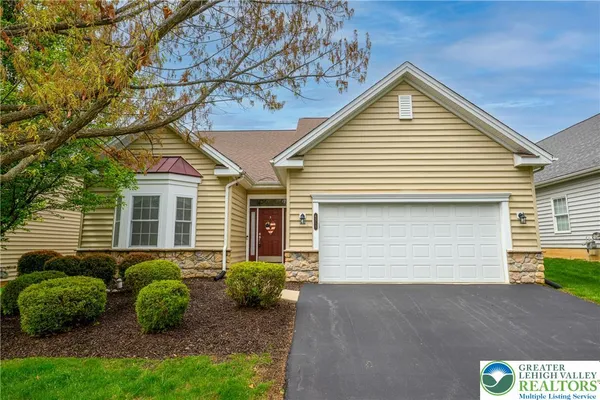Property Slideshow image 2 of 59 | 6515 betsy ross cir, Bethlehem City, PA, 18017