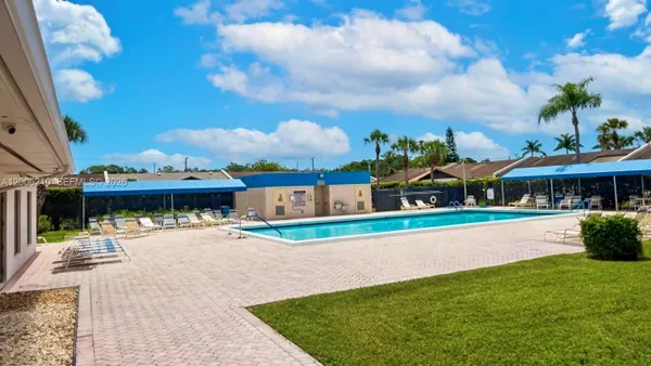 Property Slideshow image 3 of 23 | 5190 las verdes cir 115, Delray Beach, FL, 33484