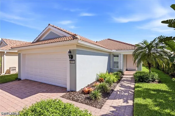Property Slideshow image 2 of 50 | 8721 querce ct, Naples, FL, 34114