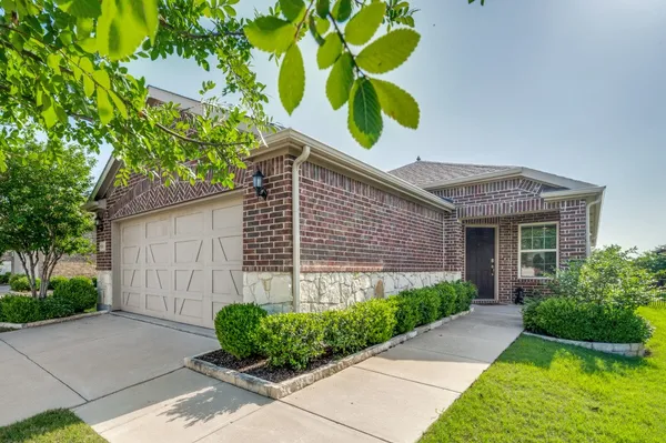 Property Slideshow image 3 of 25 | 7620 parade dr, Little Elm, TX, 76227