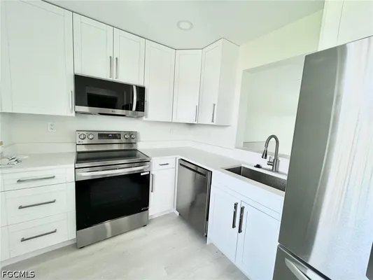 Property Slideshow image 2 of 12 | 6220 augusta dr 414, Fort Myers, FL, 33907