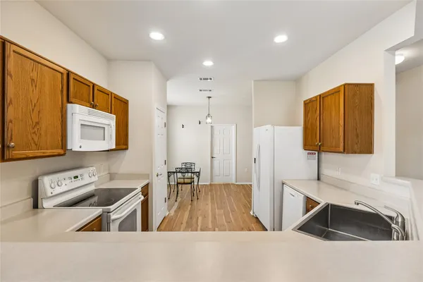 Property Slideshow image 3 of 39 | 120 bowie cir, Georgetown, TX, 78633