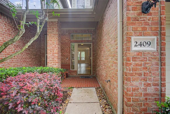 Property Slideshow image 2 of 35 | 2409 s venice dr, Pearland, TX, 77581