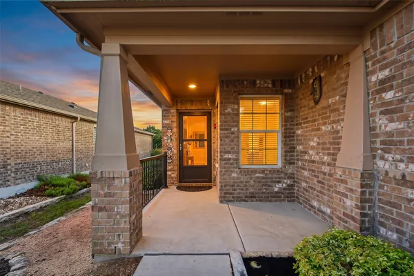 Property Slideshow image 2 of 37 | 210 kickapoo creek ln, Georgetown, TX, 78633