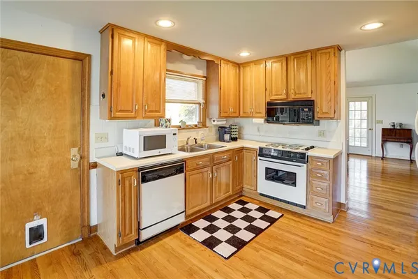 Property Slideshow image 2 of 18 | 4908 breckstone pl, North Chesterfield, VA, 23234