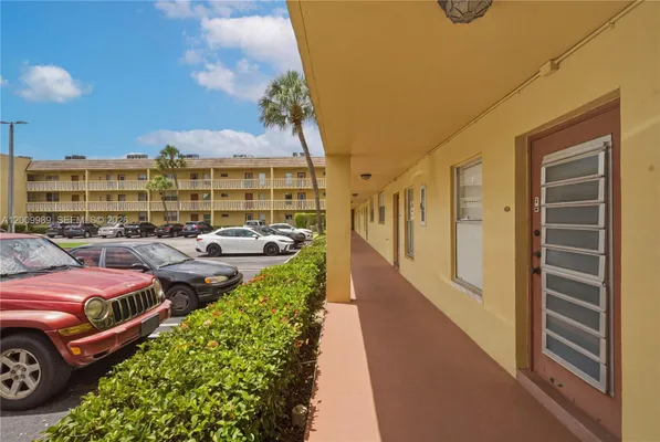 Property Slideshow image 3 of 16 | 5961 nw 61st ave 111, Tamarac, FL, 33319