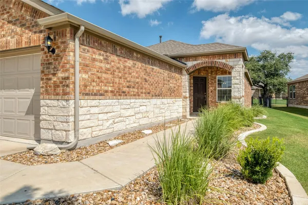 Property Slideshow image 3 of 30 | 515 hereford ln, Georgetown, TX, 78633