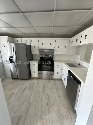 Property Slideshow image 3 of 31 | 3571 inverrary dr 202, Lauderhill, FL, 33319