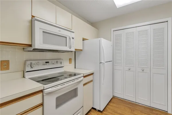 Property Slideshow image 3 of 35 | 18 plantation dr 204, Vero Beach, FL, 32966