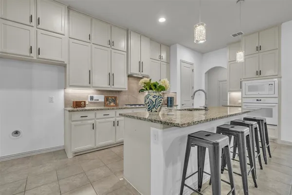 Property Slideshow image 3 of 36 | 2801 vista azul pl 2801, Mansfield, TX, 76063
