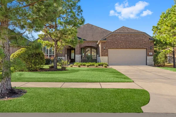 Property Slideshow image 2 of 49 | 349 kerry bog ln, The Woodlands, TX, 77382