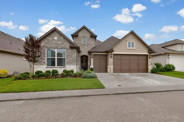 Property Slideshow image 2 of 40 | 9613 windwood ln, Denton, TX, 76207