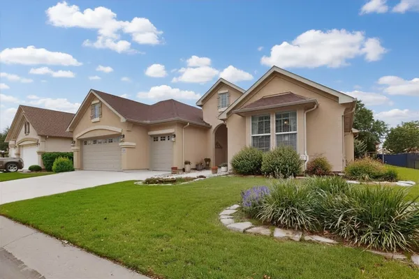Property Slideshow image 3 of 40 | 12008 claridge ct, Denton, TX, 76207