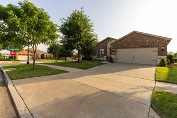 Property Slideshow image 2 of 33 | 6019 eagle point ln, Frisco, TX, 75036