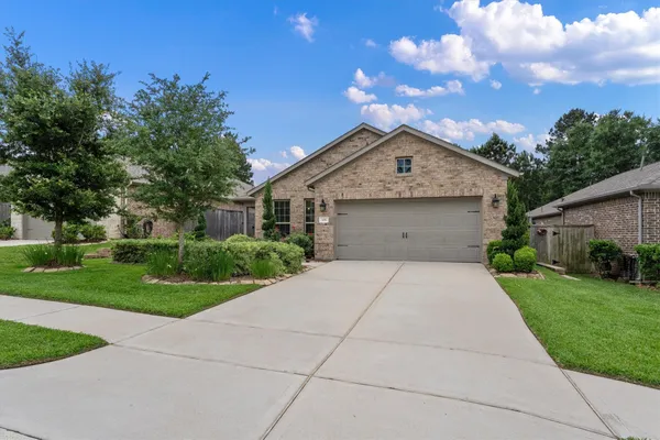 Property Slideshow image 2 of 44 | 106 e silky sephora ct, Montgomery, TX, 77316