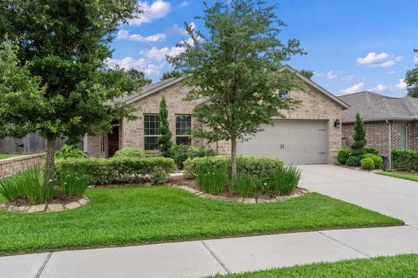 Property Slideshow image 3 of 44 | 106 e silky sephora ct, Montgomery, TX, 77316
