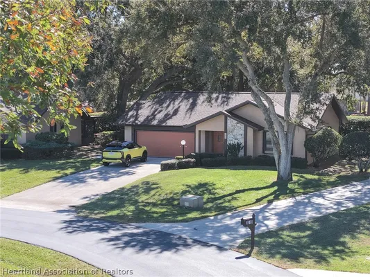 Property Slideshow image 2 of 22 | 3016 sugar pine cir, Sebring, FL, 33872