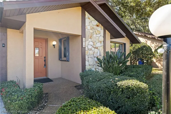 Property Slideshow image 3 of 22 | 3016 sugar pine cir, Sebring, FL, 33872