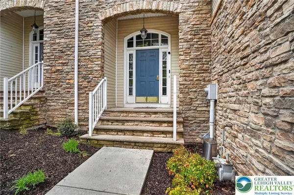 Property Slideshow image 3 of 40 | 560 quaker ridge ter, Williams Twp, PA, 18042
