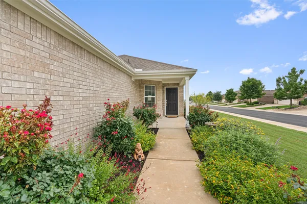 Property Slideshow image 2 of 33 | 400 fannin ct, Georgetown, TX, 78633