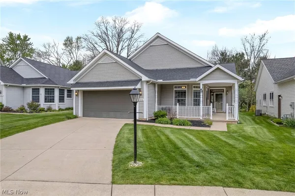 Property Slideshow image 2 of 34 | 10490 w ravine view ct, North Royalton, OH, 44133