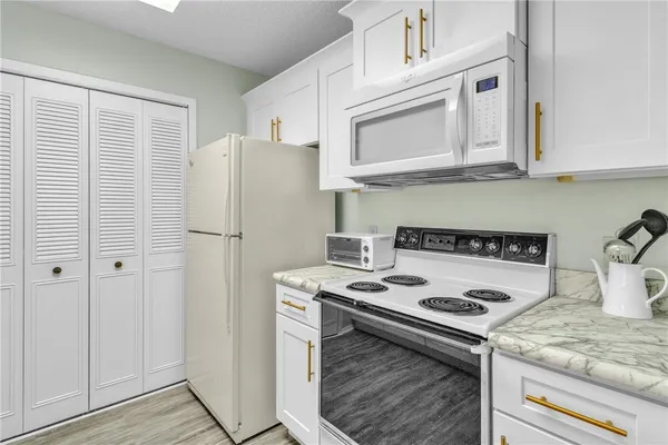 Property Slideshow image 2 of 36 | 29 plantation dr 203, Vero Beach, FL, 32966