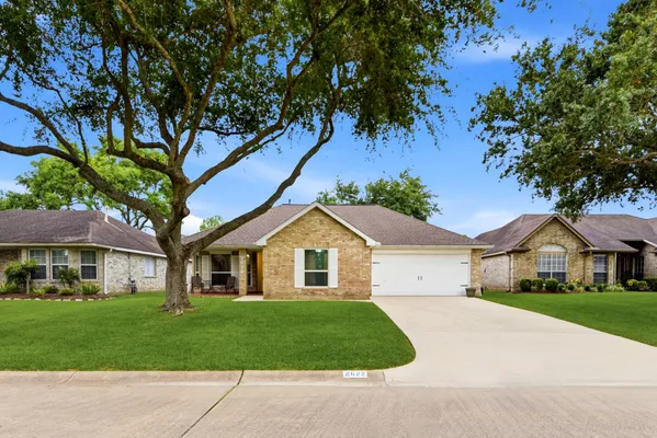 Property Slideshow image 2 of 39 | 2622 s peach hollow cir, Pearland, TX, 77584
