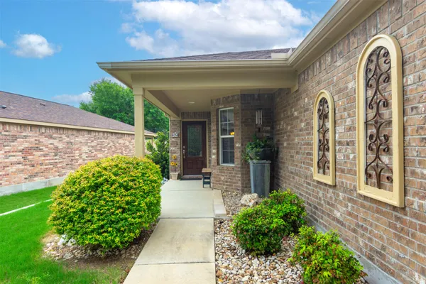 Property Slideshow image 3 of 28 | 824 salado creek ln, Georgetown, TX, 78633