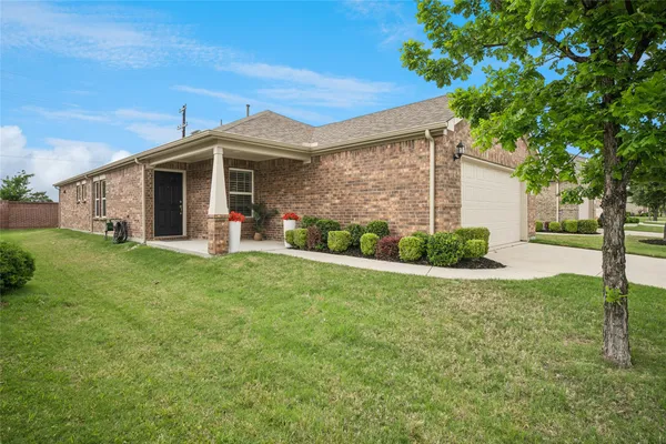 Property Slideshow image 2 of 16 | 2054 marsh point dr, Frisco, TX, 75036